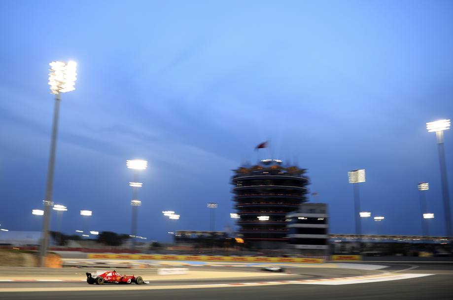 Il duello Mercedes-Ferrari per la pole. Ap